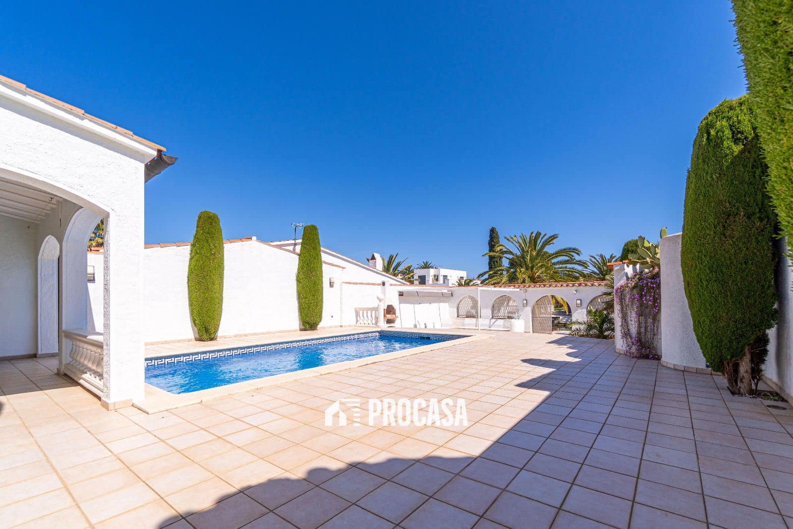 6 slaapkamer Villa te koop in Empuriabrava met zwembad garage - € 1.195.000 (Ref: 8960678)