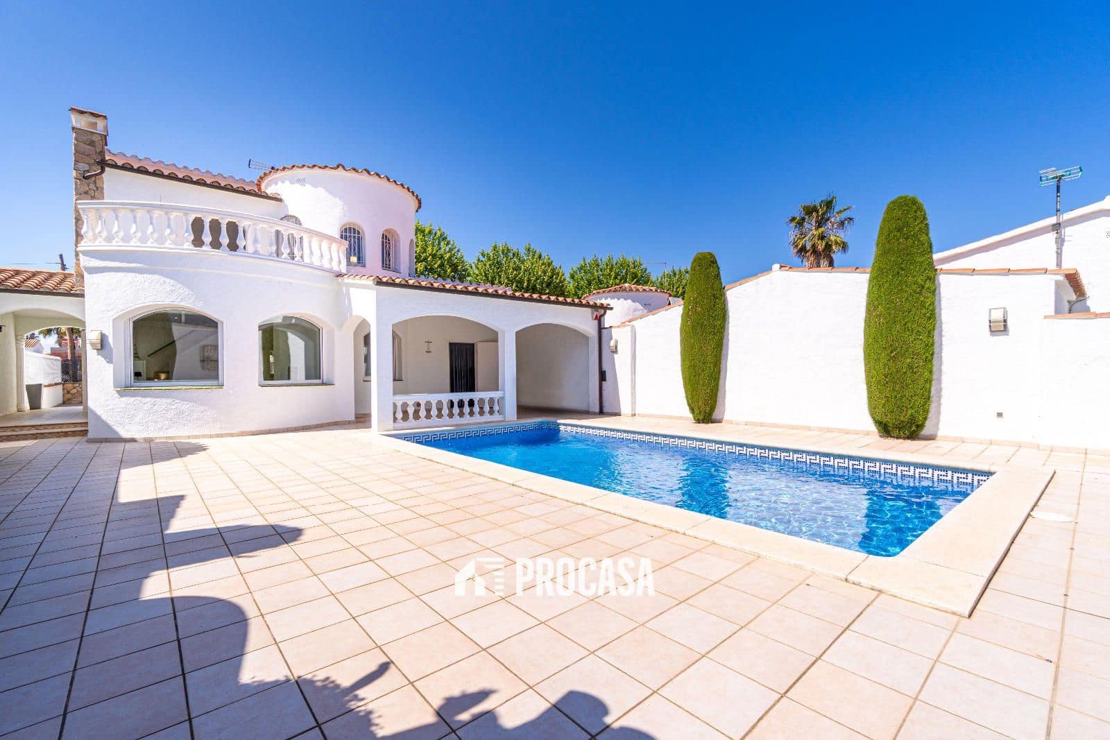6 slaapkamer Villa te koop in Empuriabrava met zwembad garage - € 1.195.000 (Ref: 8960678)