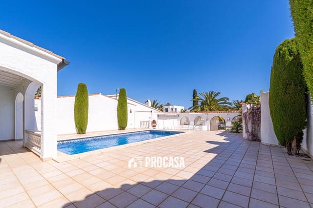 6 bedroom Villa for sale in Empuriabrava, Castelló d'Empúries with pool garage - € 1,195,000 (Ref: 8960678)