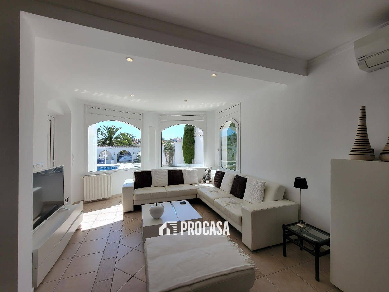 6 slaapkamer Villa te koop in Empuriabrava met zwembad garage - € 1.195.000 (Ref: 8960678)