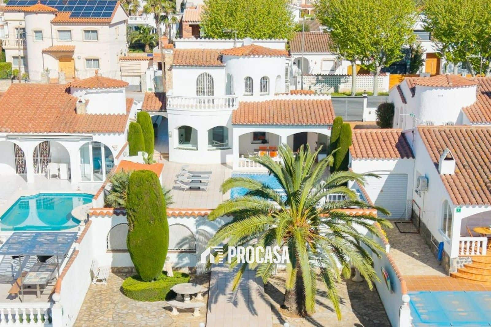 6 slaapkamer Villa te koop in Empuriabrava met zwembad garage - € 1.195.000 (Ref: 8960678)