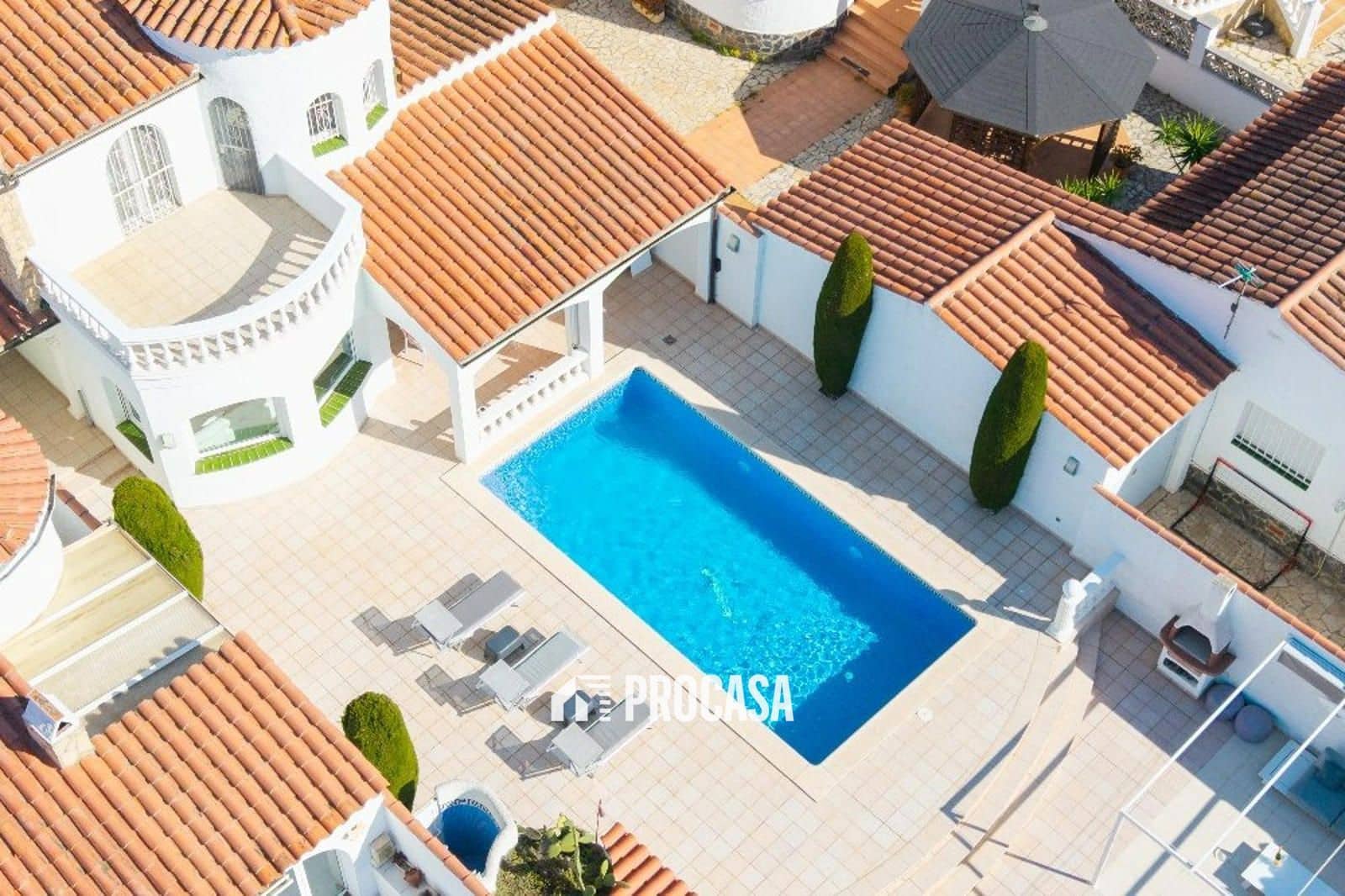 6 slaapkamer Villa te koop in Empuriabrava met zwembad garage - € 1.195.000 (Ref: 8960678)