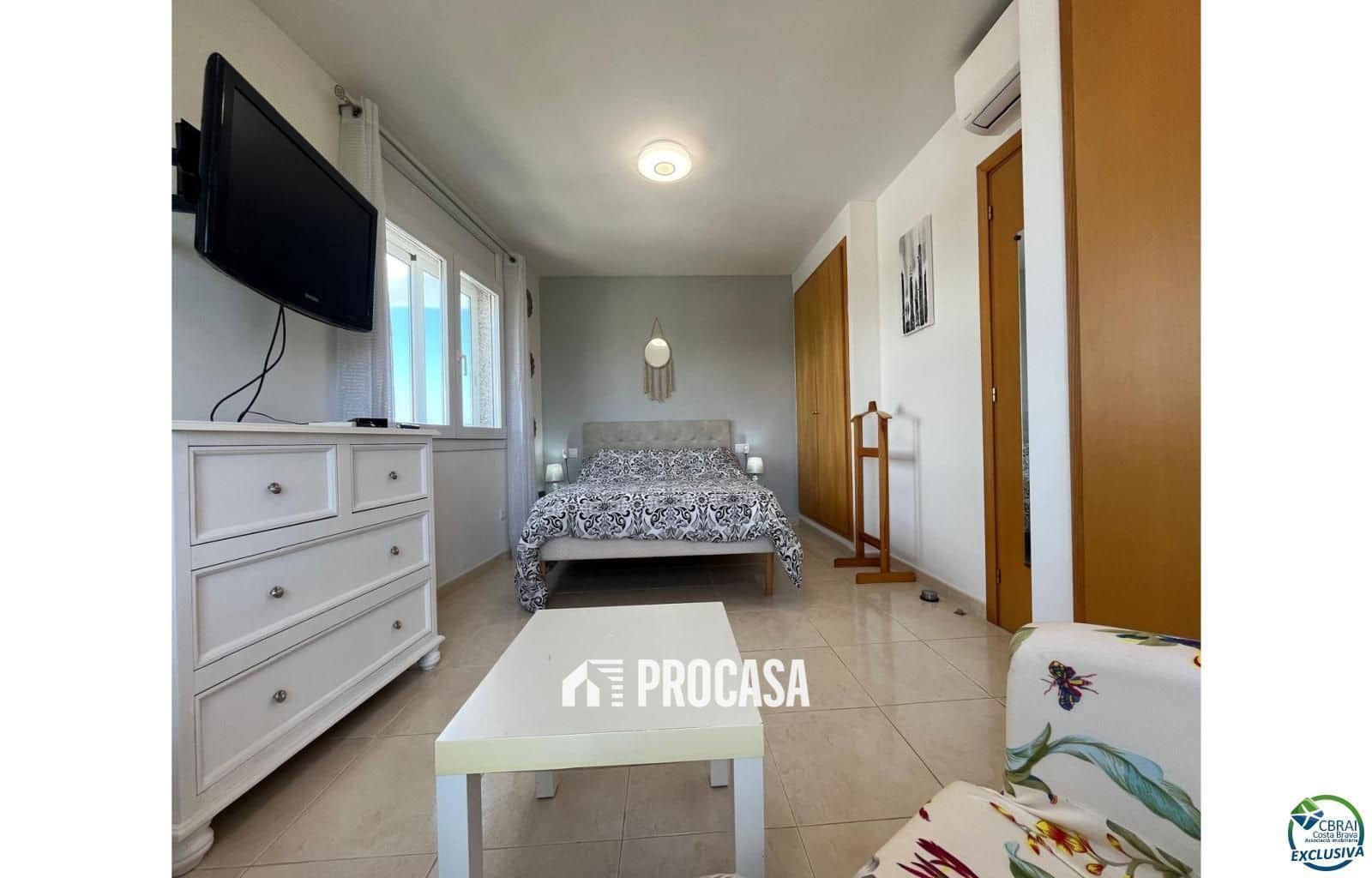 2 bedroom Flat for sale in Empuriabrava with garage - € 219,000 (Ref: 8966983)