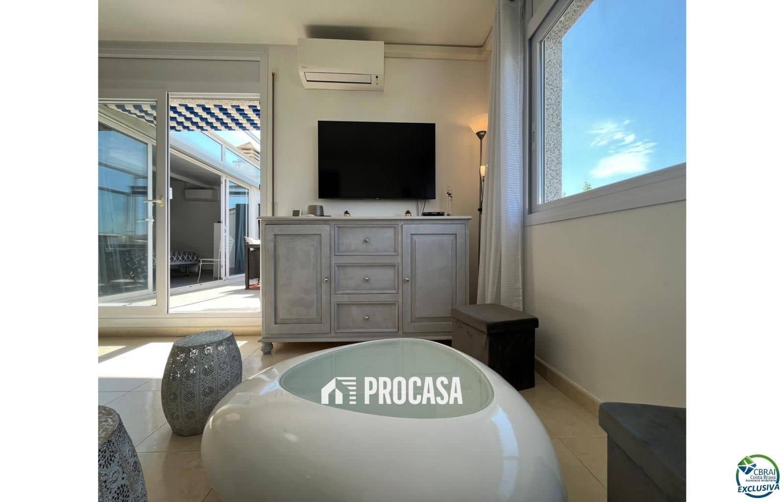 2 bedroom Flat for sale in Empuriabrava with garage - € 219,000 (Ref: 8966983)