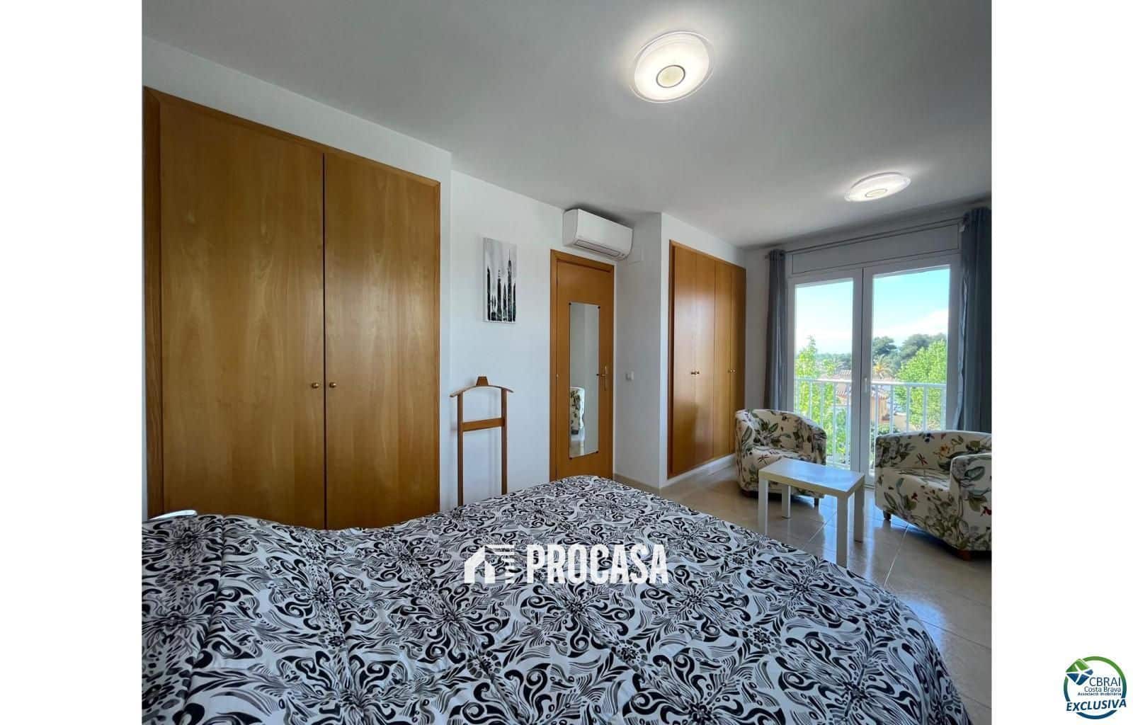 2 bedroom Flat for sale in Empuriabrava with garage - € 219,000 (Ref: 8966983)