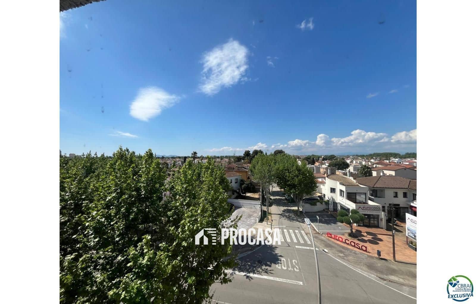 2 bedroom Flat for sale in Empuriabrava with garage - € 219,000 (Ref: 8966983)