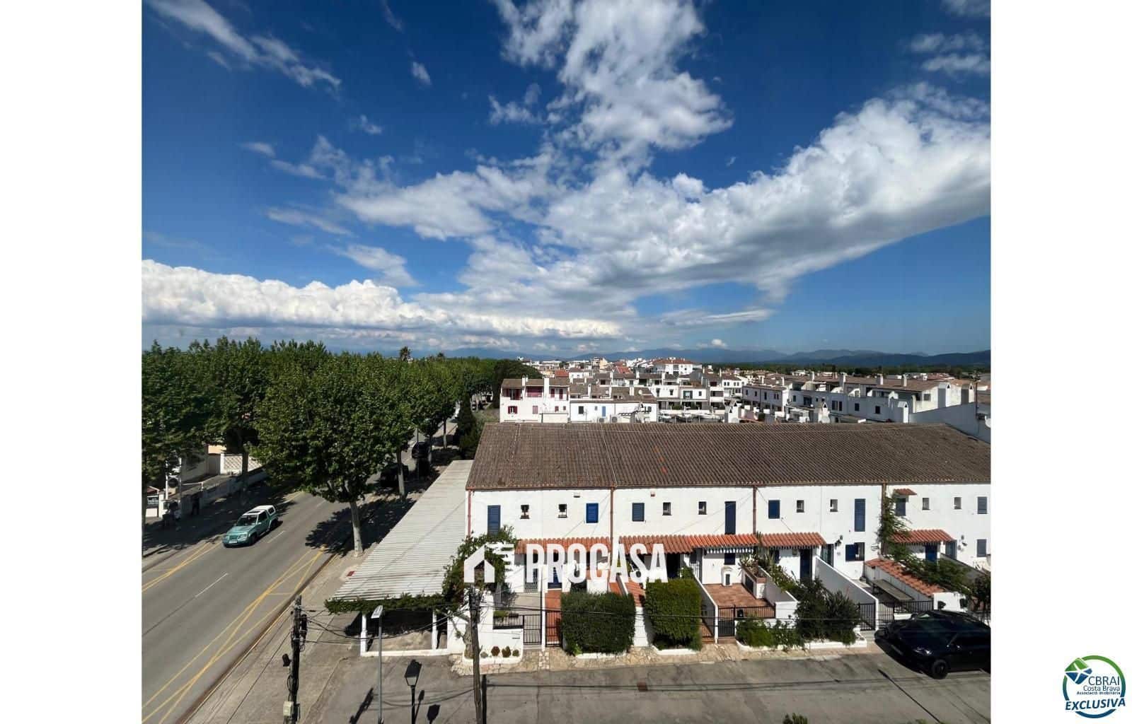 2 bedroom Flat for sale in Empuriabrava with garage - € 219,000 (Ref: 8966983)