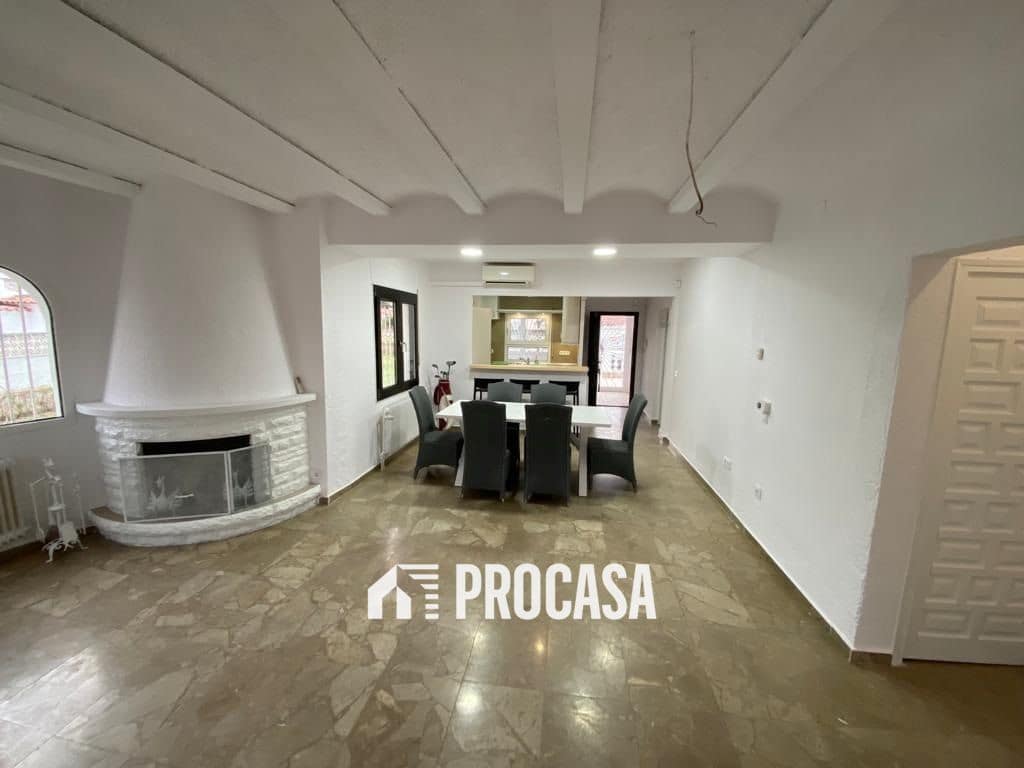 3 sovrum Villa till salu i Empuriabrava med pool - 1 490 000 € (Ref: 8969854)