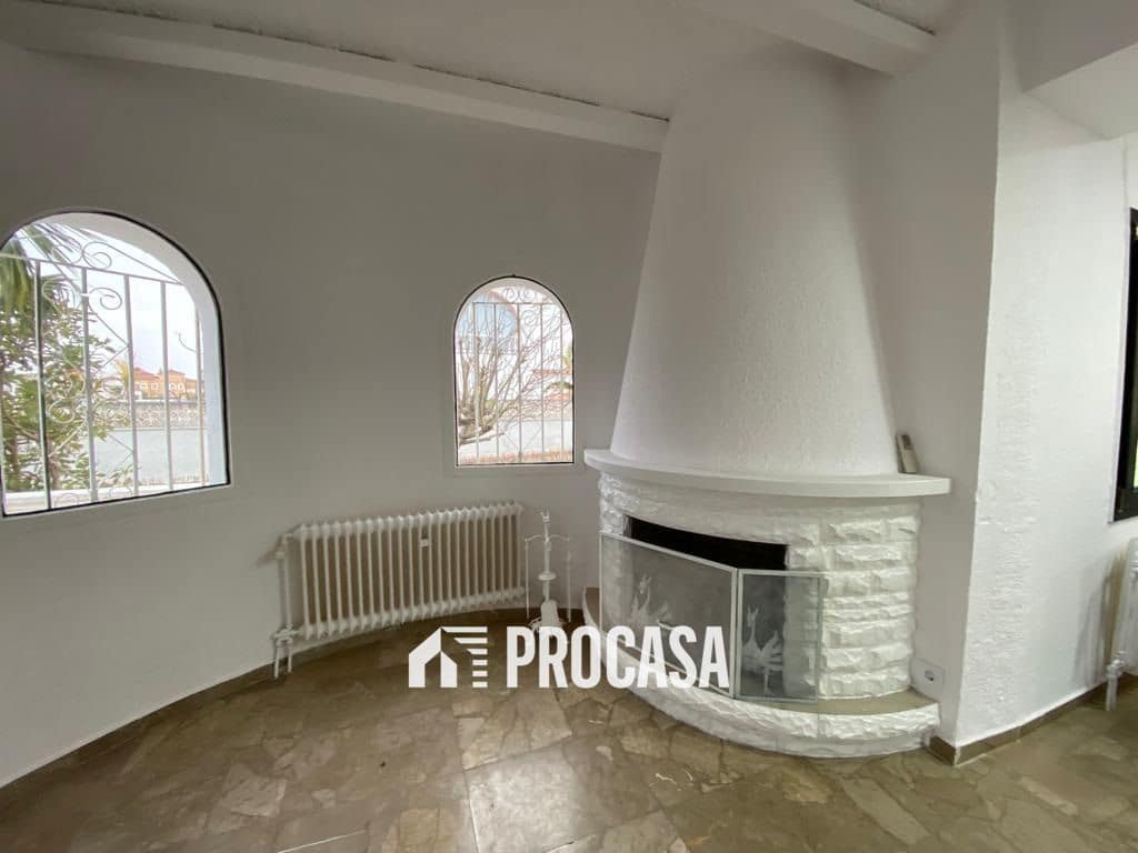 3 sovrum Villa till salu i Empuriabrava med pool - 1 490 000 € (Ref: 8969854)