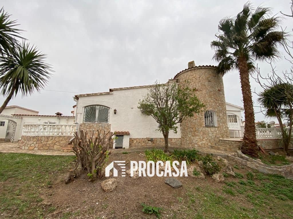 3 sovrum Villa till salu i Empuriabrava med pool - 1 490 000 € (Ref: 8969854)