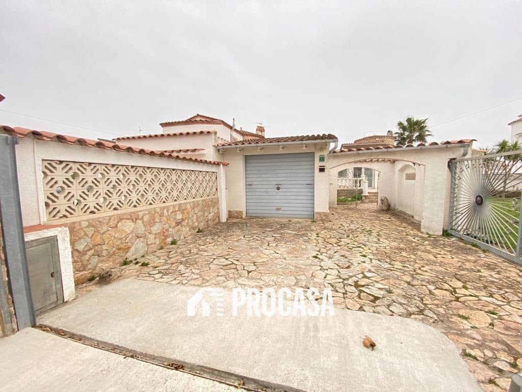 3 sovrum Villa till salu i Empuriabrava med pool - 1 490 000 € (Ref: 8969854)
