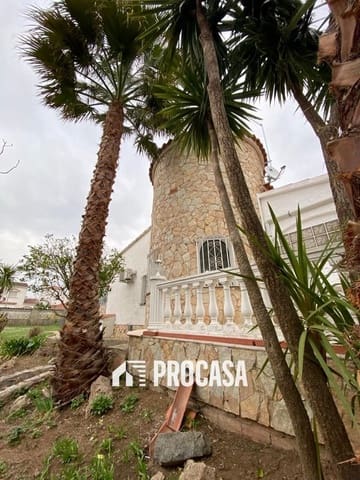 3 slaapkamer Villa te koop in Empuriabrava, Castelló d'Empúries met zwembad - € 1.490.000 (Ref: 8969854)