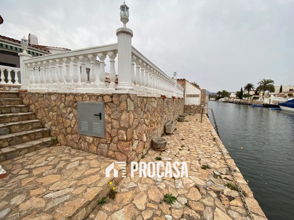 3 sovrum Villa till salu i Empuriabrava med pool - 1 490 000 € (Ref: 8969854)