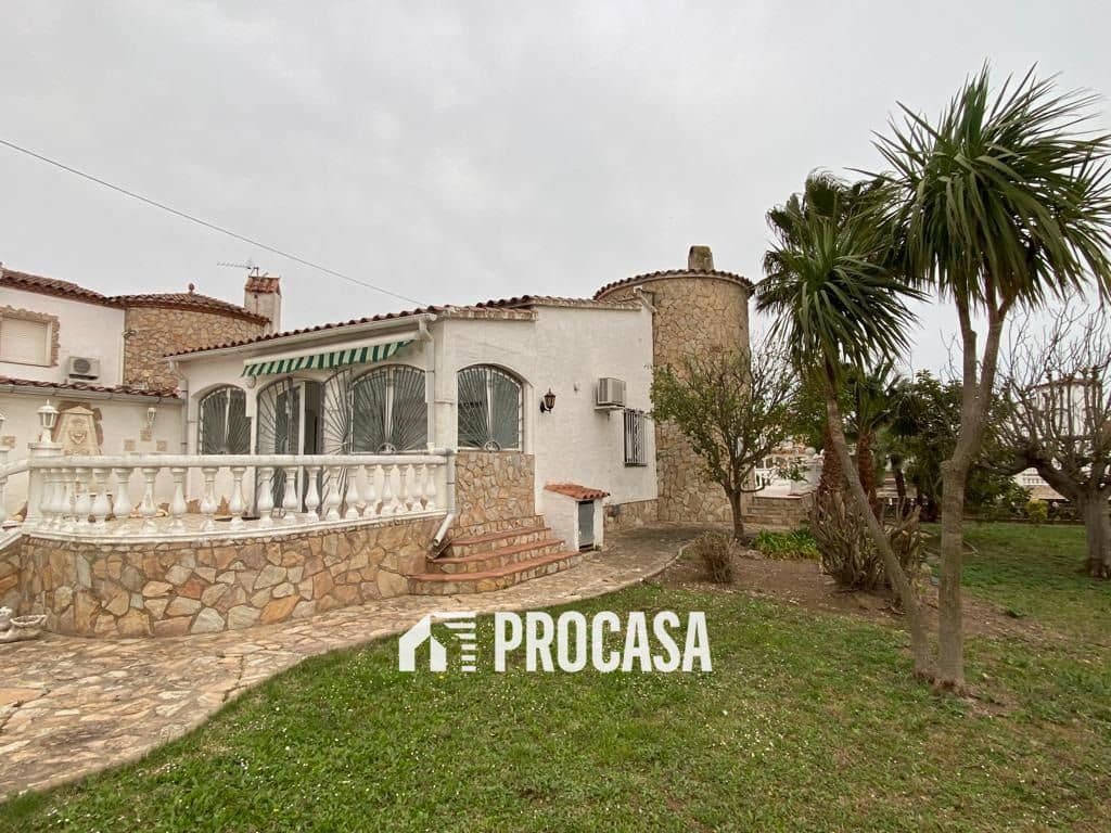 3 sovrum Villa till salu i Empuriabrava med pool - 1 490 000 € (Ref: 8969854)