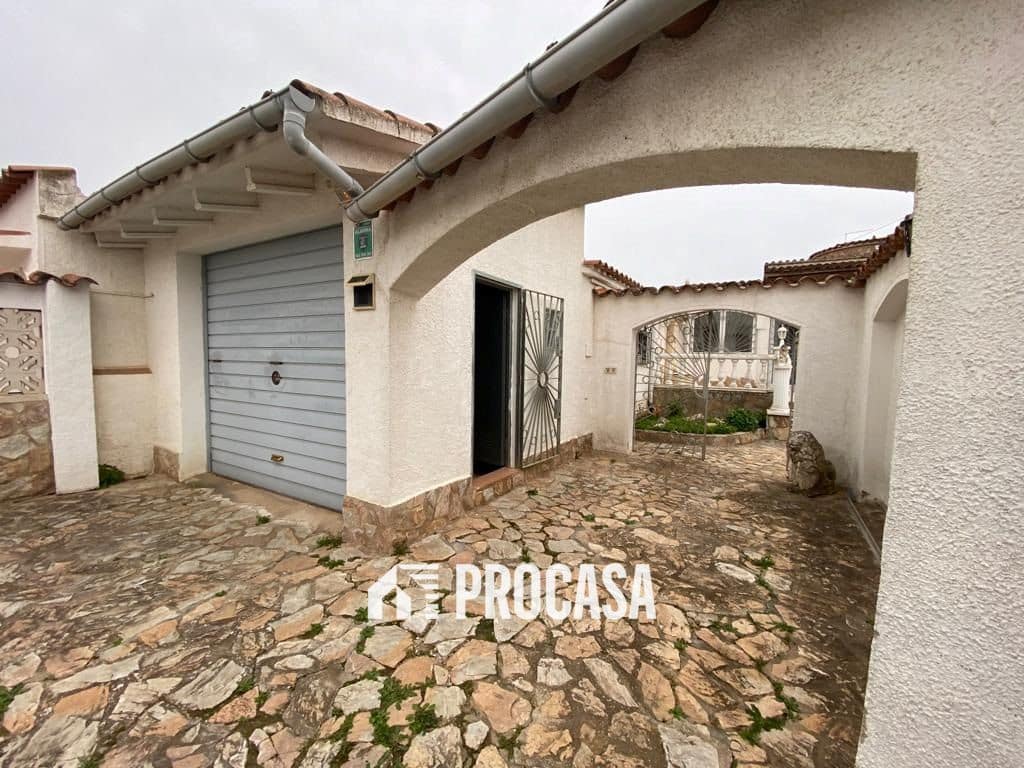 3 sovrum Villa till salu i Empuriabrava med pool - 1 490 000 € (Ref: 8969854)