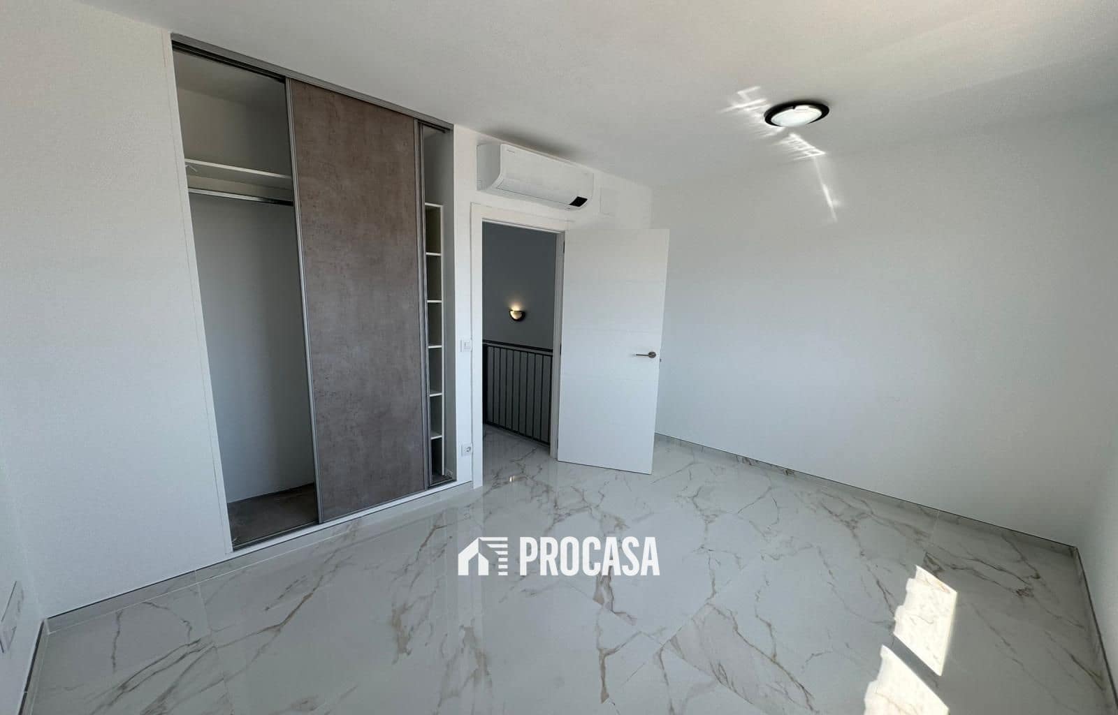 2 slaapkamer Villa te koop in Empuriabrava met garage - € 449.000 (Ref: 8981270)