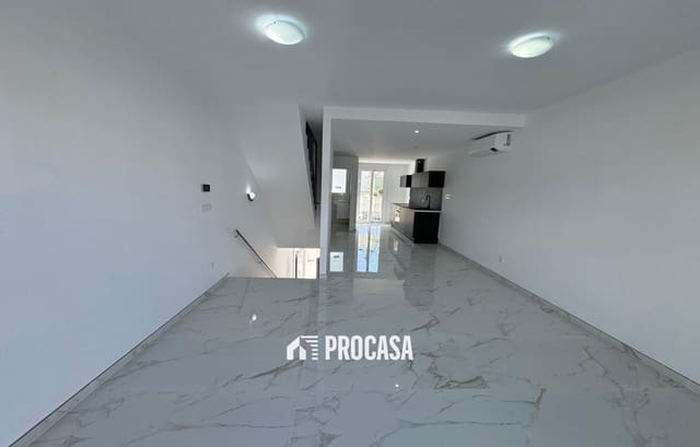 2 slaapkamer Villa te koop in Empuriabrava, Castelló d'Empúries met garage - € 449.000 (Ref: 8981270)