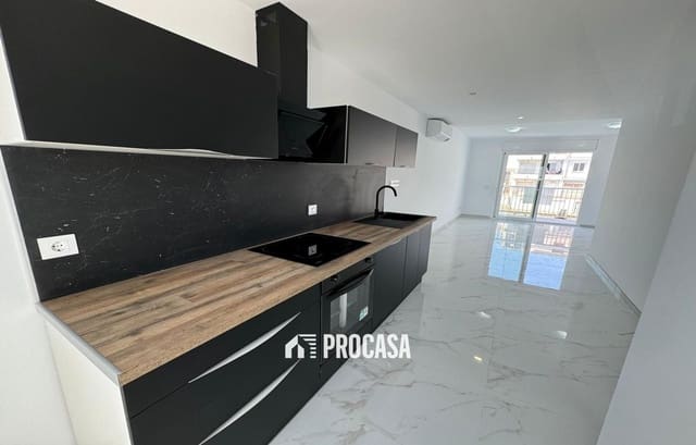 2 slaapkamer Villa te koop in Empuriabrava, Castelló d'Empúries met garage - € 449.000 (Ref: 8981270)