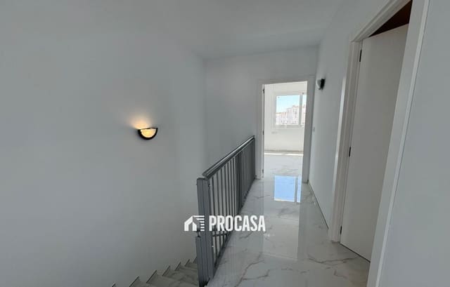 2 slaapkamer Villa te koop in Empuriabrava, Castelló d'Empúries met garage - € 449.000 (Ref: 8981270)