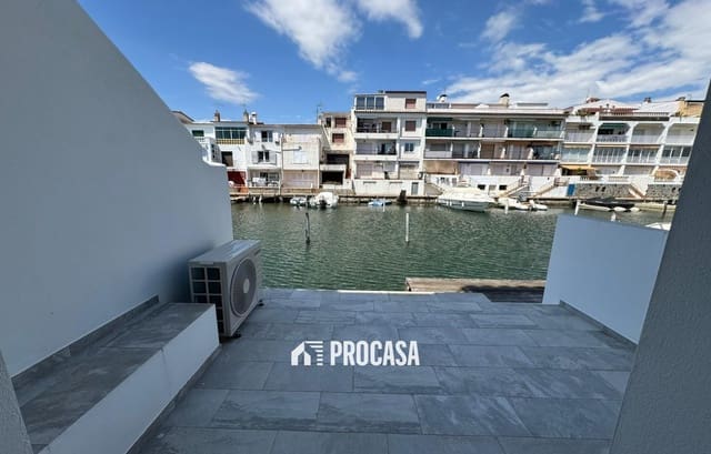 2 slaapkamer Villa te koop in Empuriabrava, Castelló d'Empúries met garage - € 449.000 (Ref: 8981270)