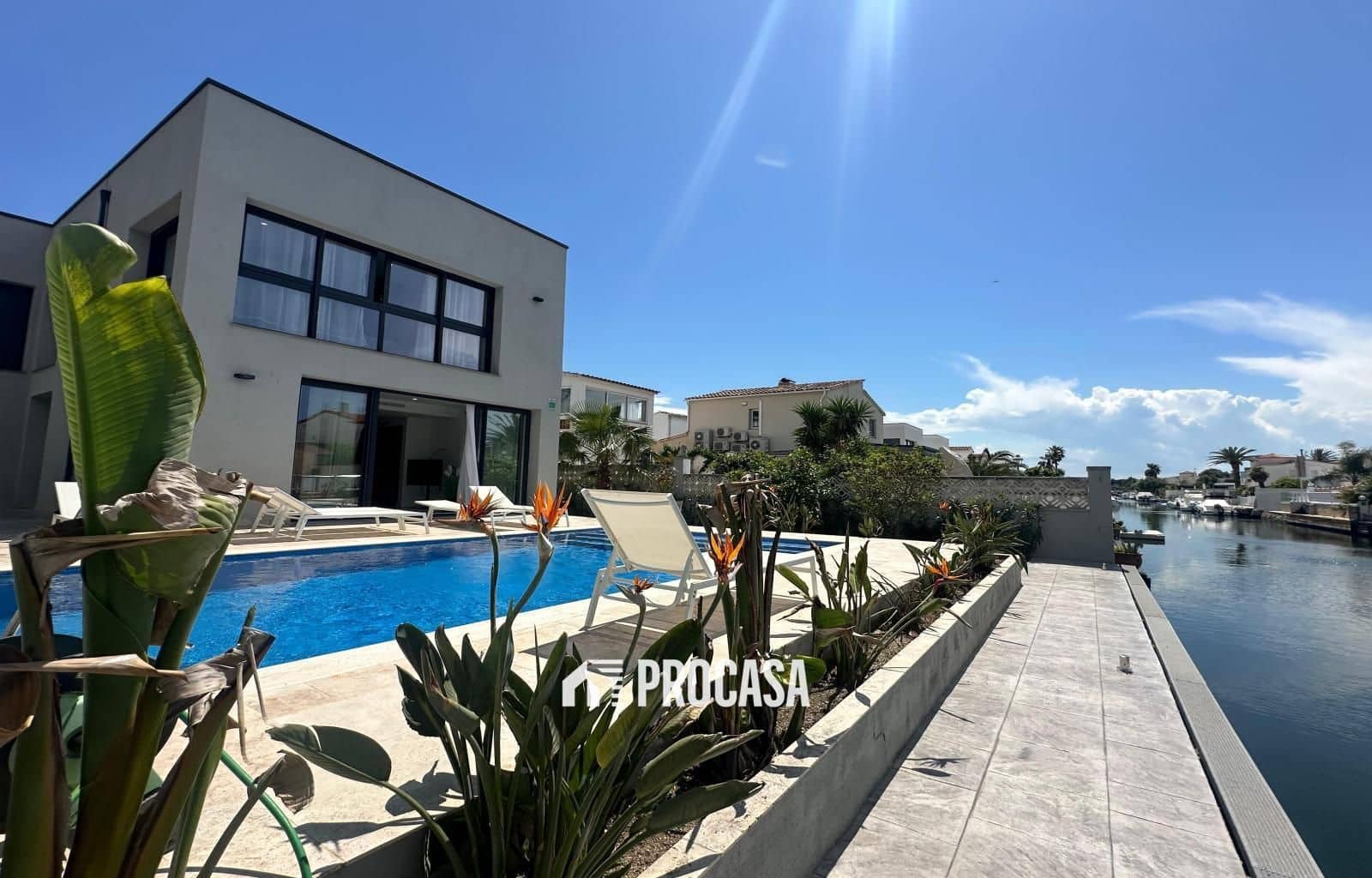 4 sypialnia Willa na sprzedaż w Empuriabrava z basenem garażem - 1 300 000 € (Ref: 8986361)