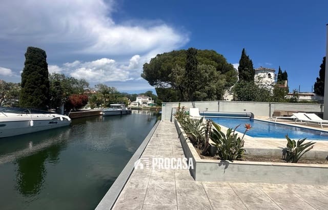 4 sovrum Villa till salu i Empuriabrava, Castelló d'Empúries med pool garage - 1 300 000 € (Ref: 8986361)