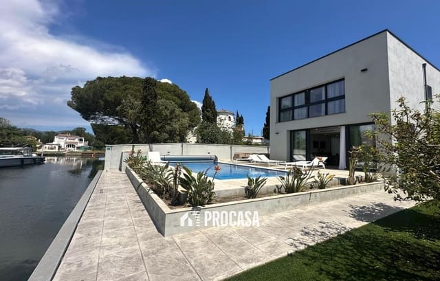 4 sovrum Villa till salu i Empuriabrava, Castelló d'Empúries med pool garage - 1 300 000 € (Ref: 8986361)