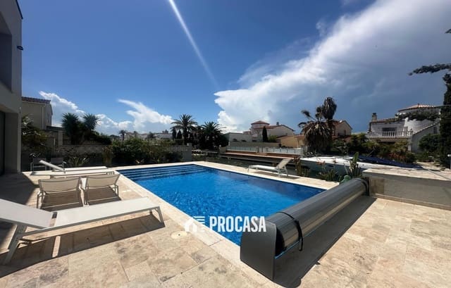 4 sovrum Villa till salu i Empuriabrava, Castelló d'Empúries med pool garage - 1 300 000 € (Ref: 8986361)