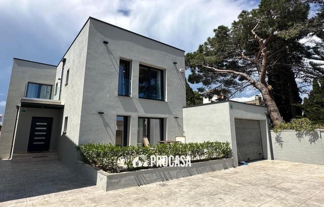 4 sovrum Villa till salu i Empuriabrava, Castelló d'Empúries med pool garage - 1 300 000 € (Ref: 8986361)