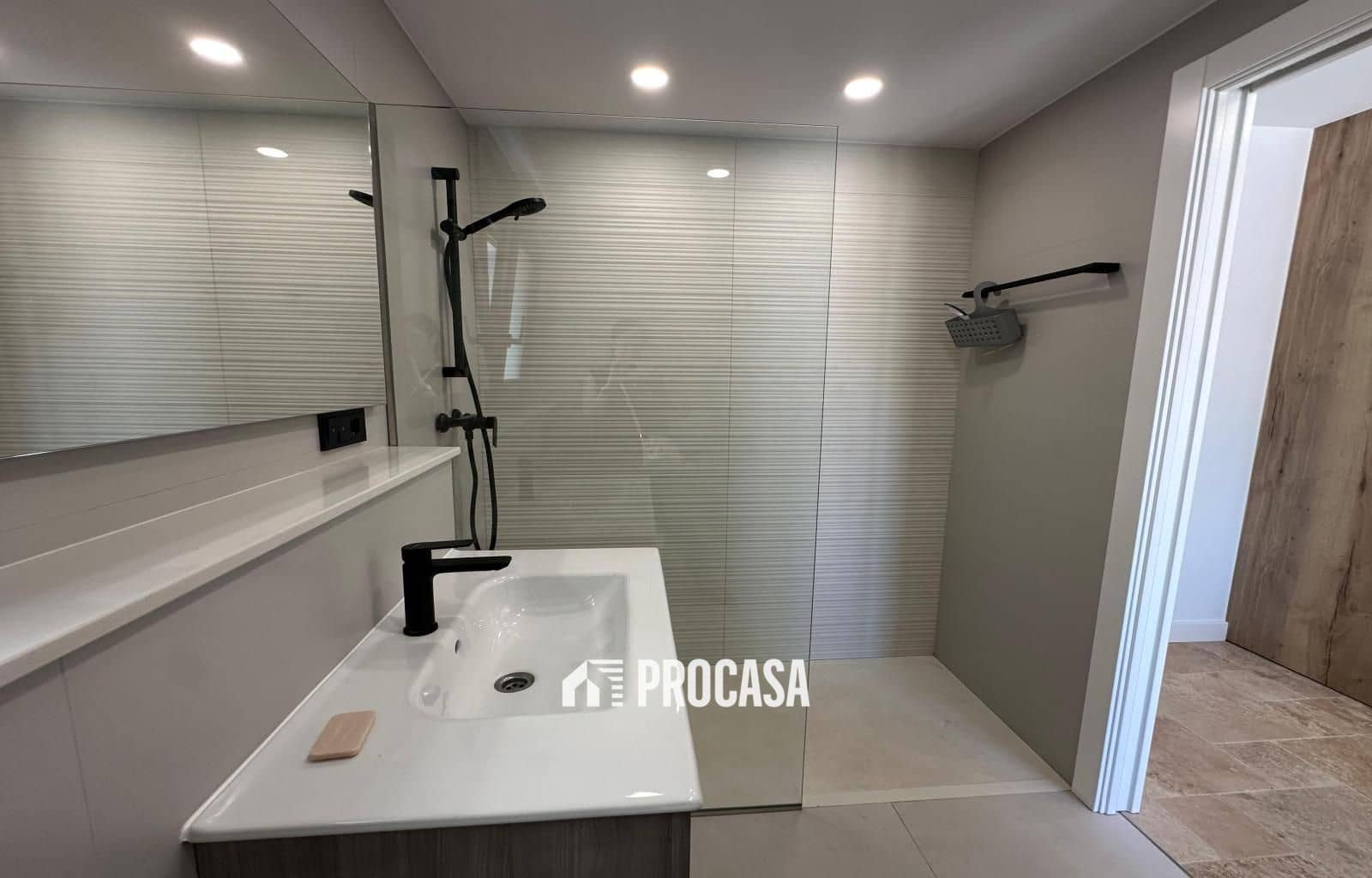 4 sypialnia Willa na sprzedaż w Empuriabrava z basenem garażem - 1 300 000 € (Ref: 8986361)