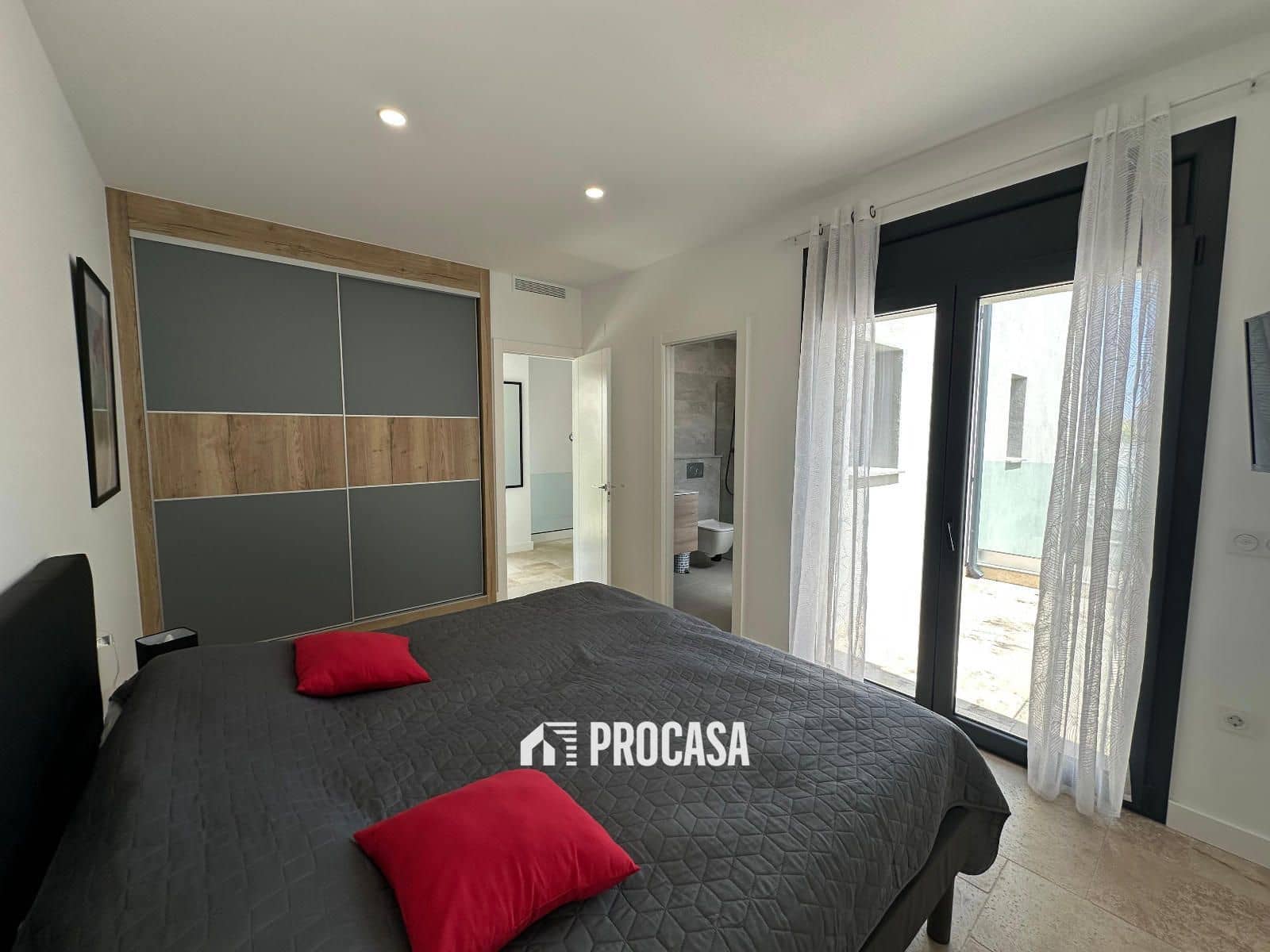 4 sypialnia Willa na sprzedaż w Empuriabrava z basenem garażem - 1 300 000 € (Ref: 8986361)