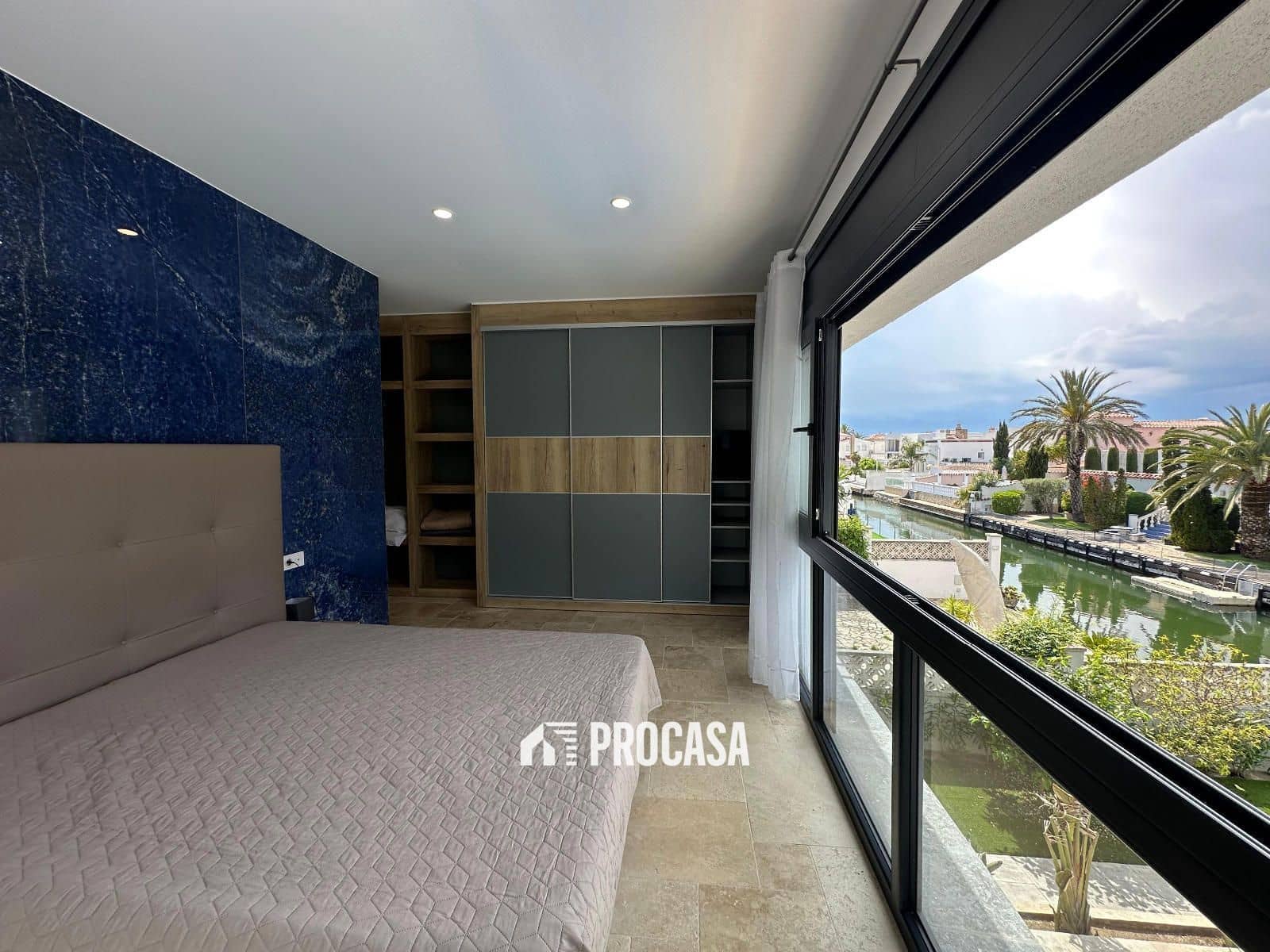 4 sypialnia Willa na sprzedaż w Empuriabrava z basenem garażem - 1 300 000 € (Ref: 8986361)