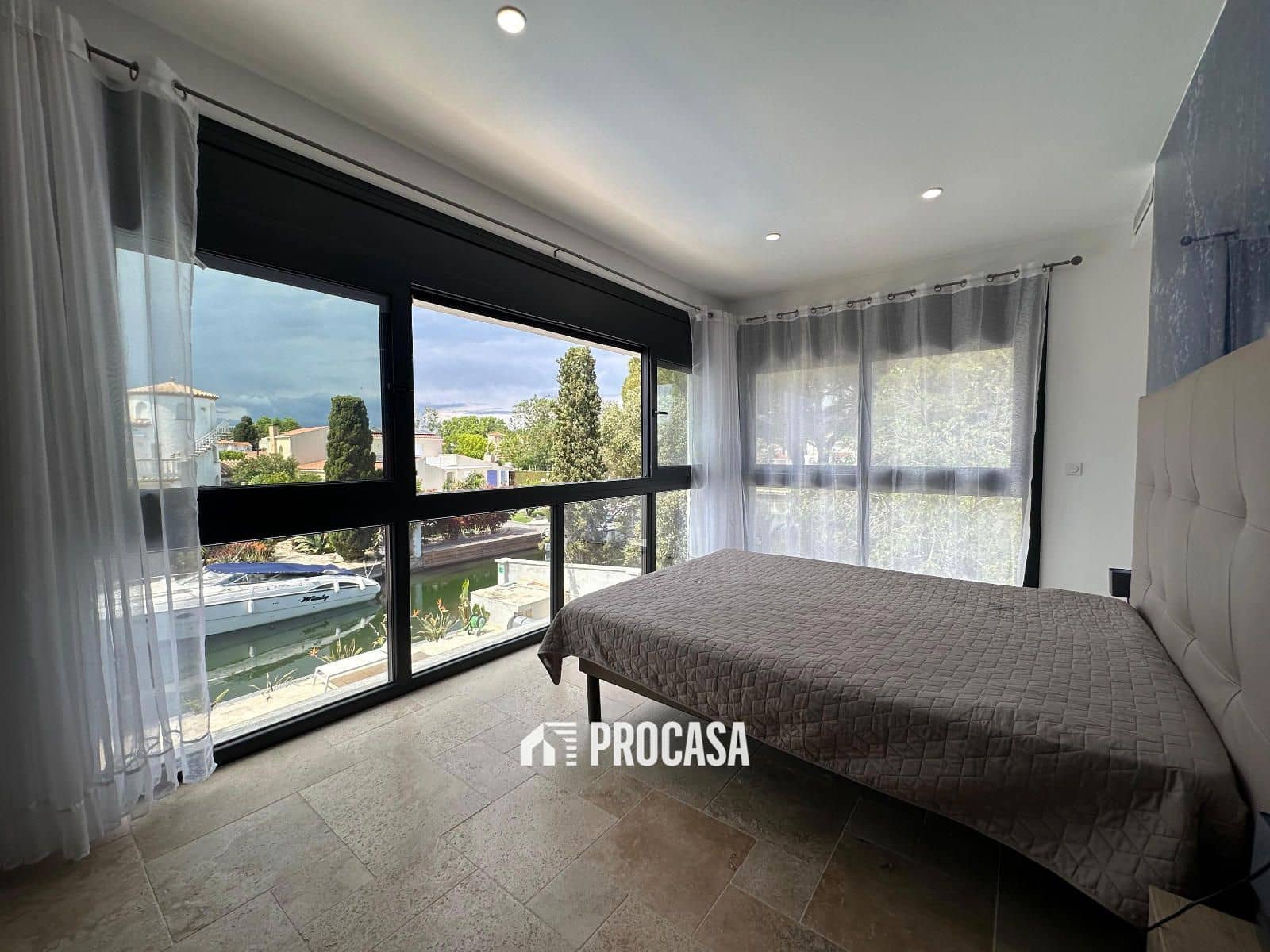 4 sypialnia Willa na sprzedaż w Empuriabrava z basenem garażem - 1 300 000 € (Ref: 8986361)