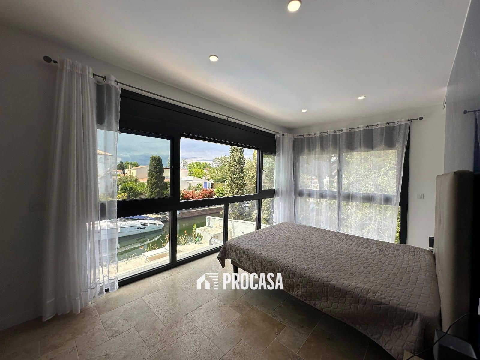 4 sypialnia Willa na sprzedaż w Empuriabrava z basenem garażem - 1 300 000 € (Ref: 8986361)