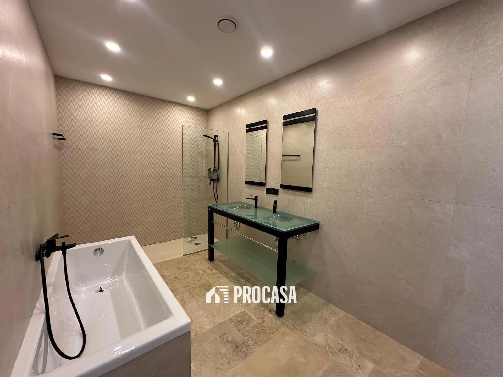 4 sypialnia Willa na sprzedaż w Empuriabrava z basenem garażem - 1 300 000 € (Ref: 8986361)