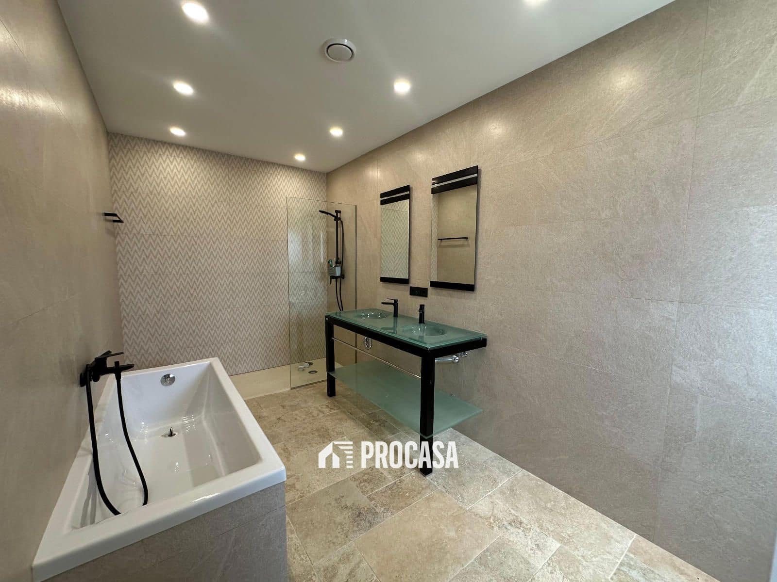 4 sypialnia Willa na sprzedaż w Empuriabrava z basenem garażem - 1 300 000 € (Ref: 8986361)