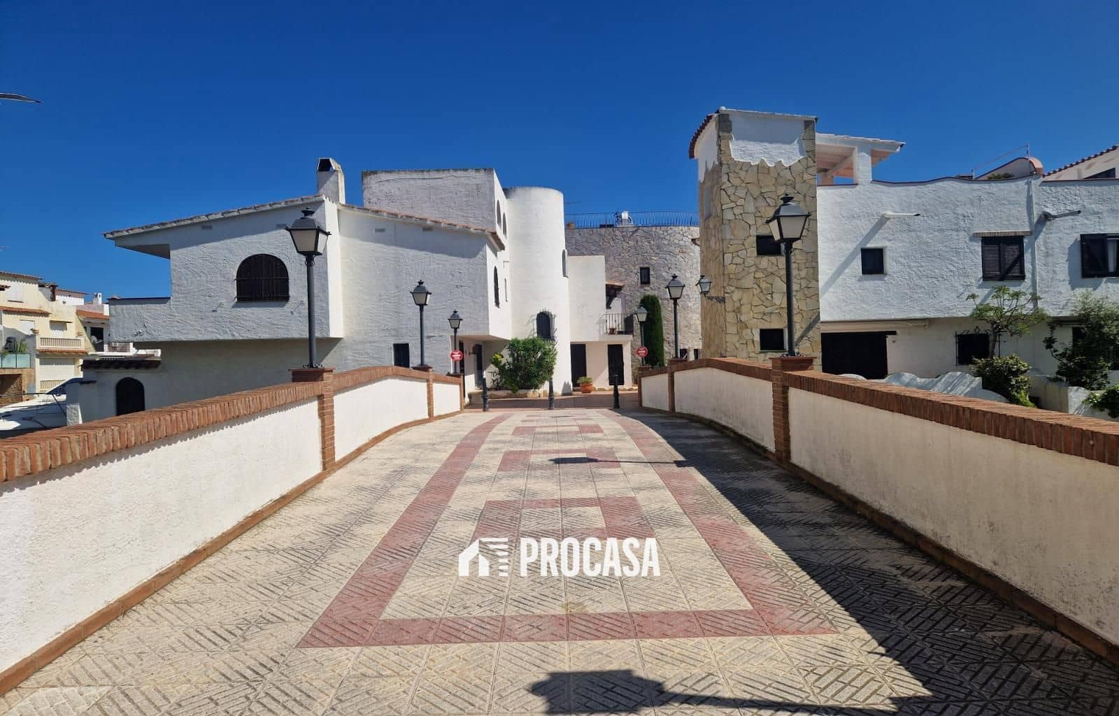 Garage til salg i Empuriabrava - € 75.000 (Ref: 8986362)