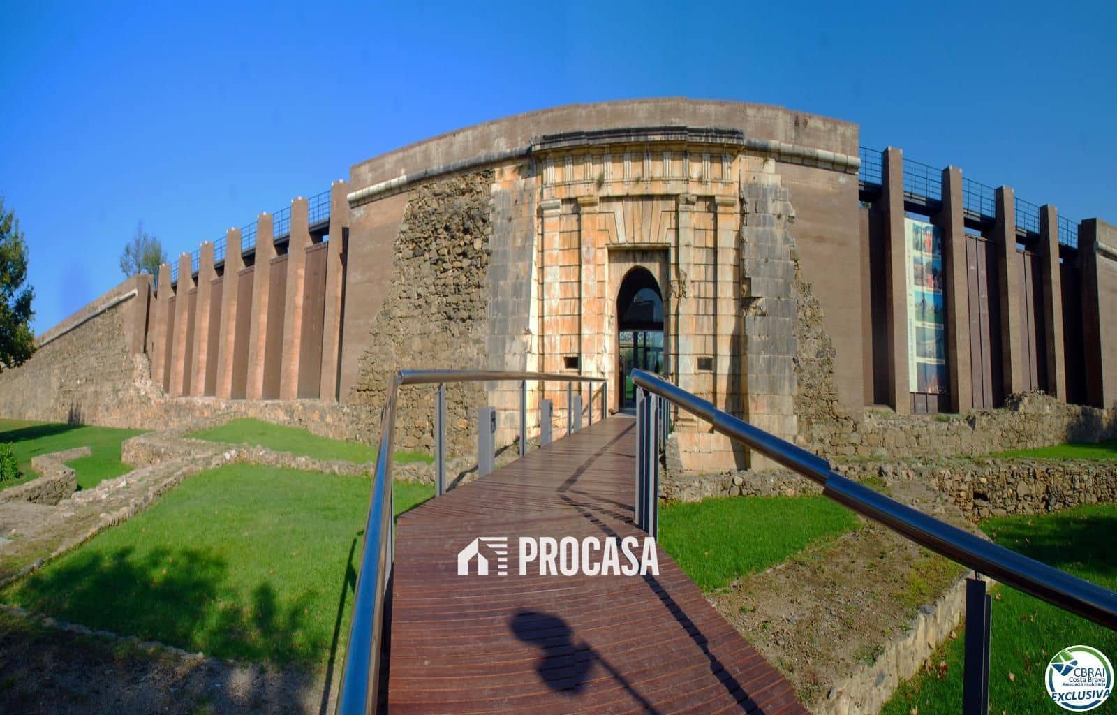 2 bedroom Villa for sale in Roses with garage - € 377,000 (Ref: 8989992)