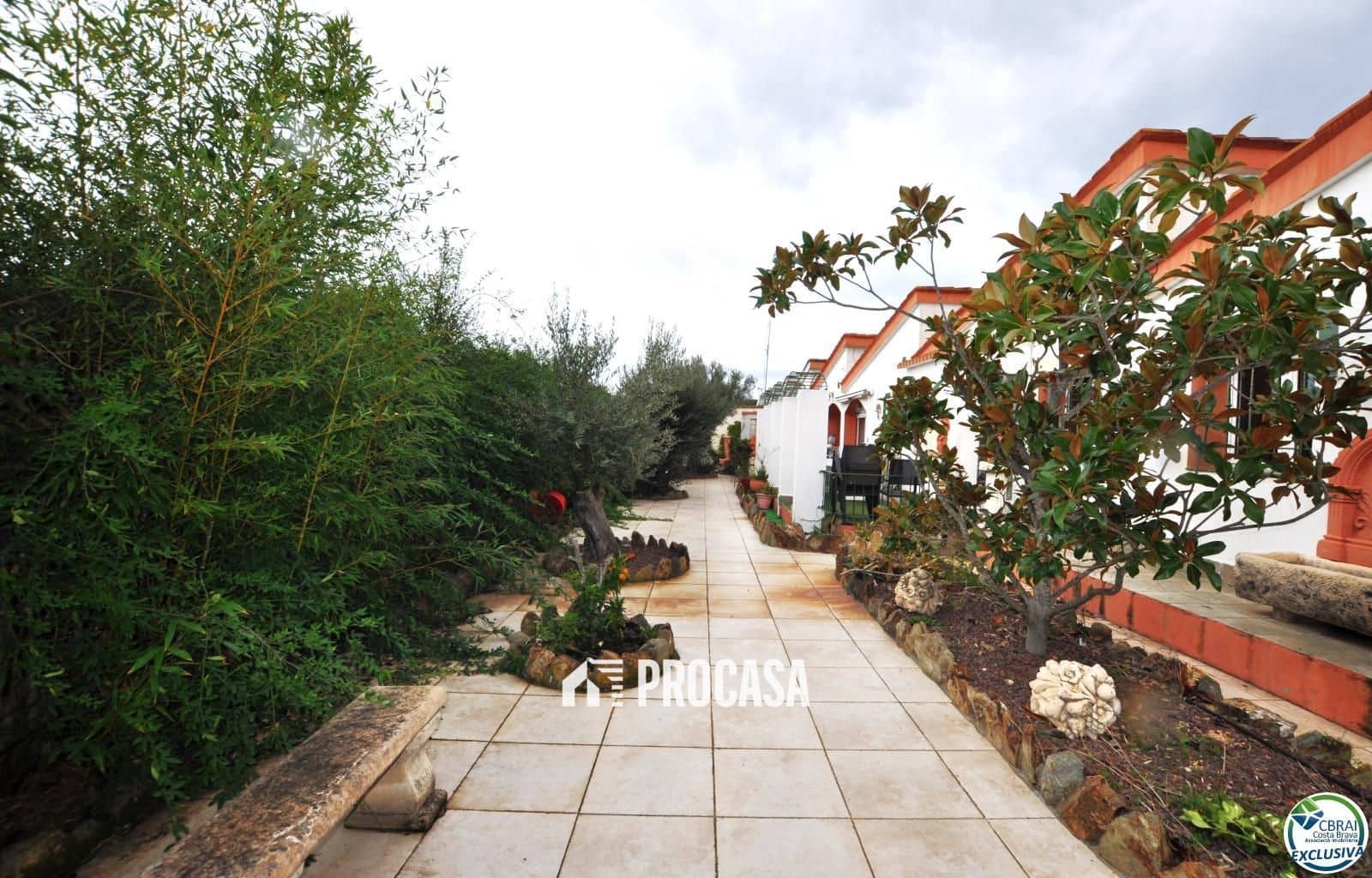2 bedroom Villa for sale in Roses with garage - € 377,000 (Ref: 8989992)