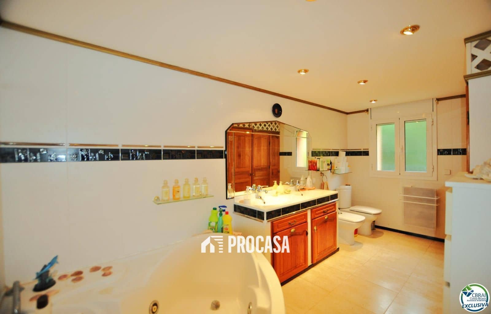 2 bedroom Villa for sale in Roses with garage - € 377,000 (Ref: 8989992)