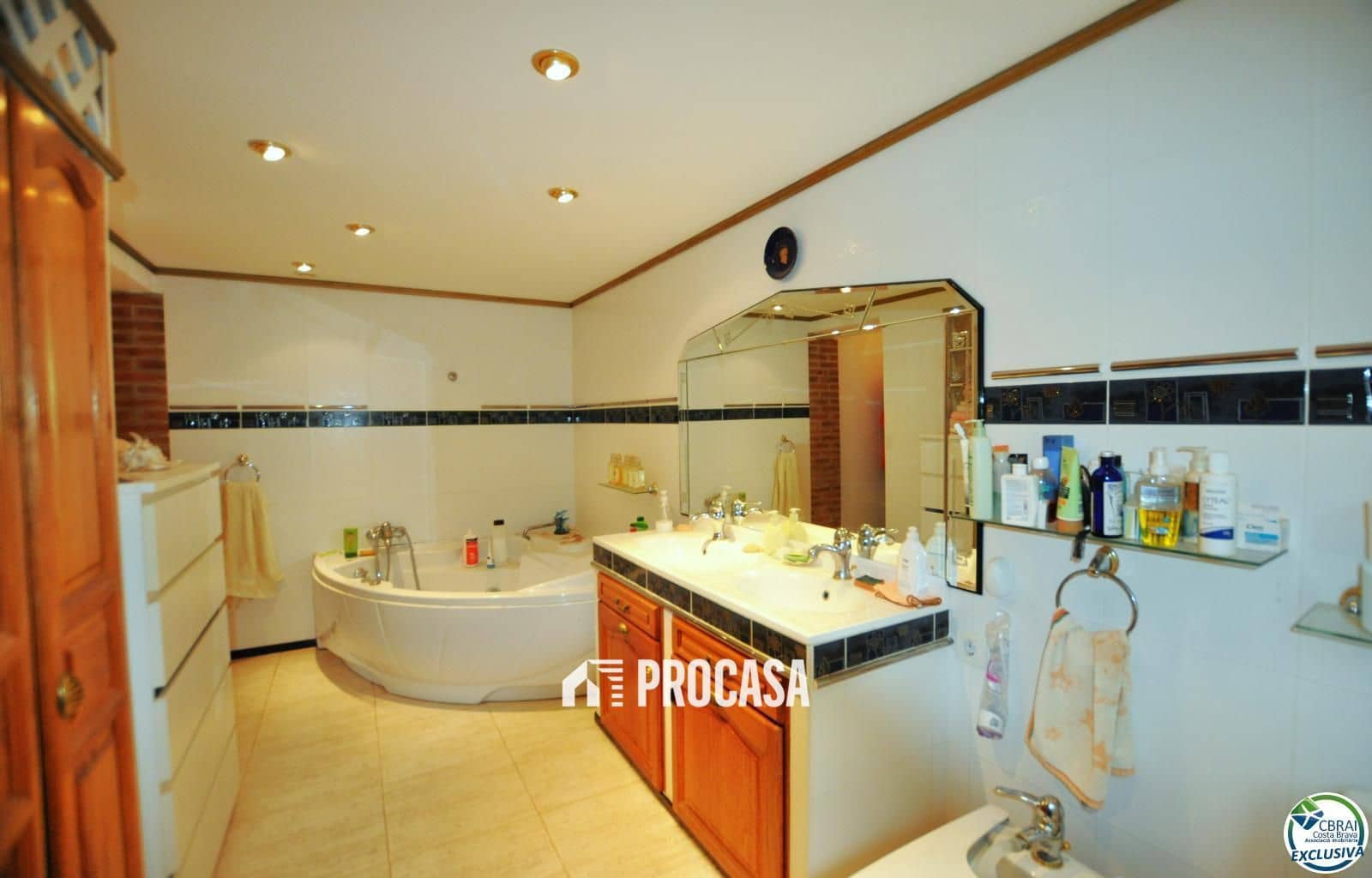 2 bedroom Villa for sale in Roses with garage - € 377,000 (Ref: 8989992)