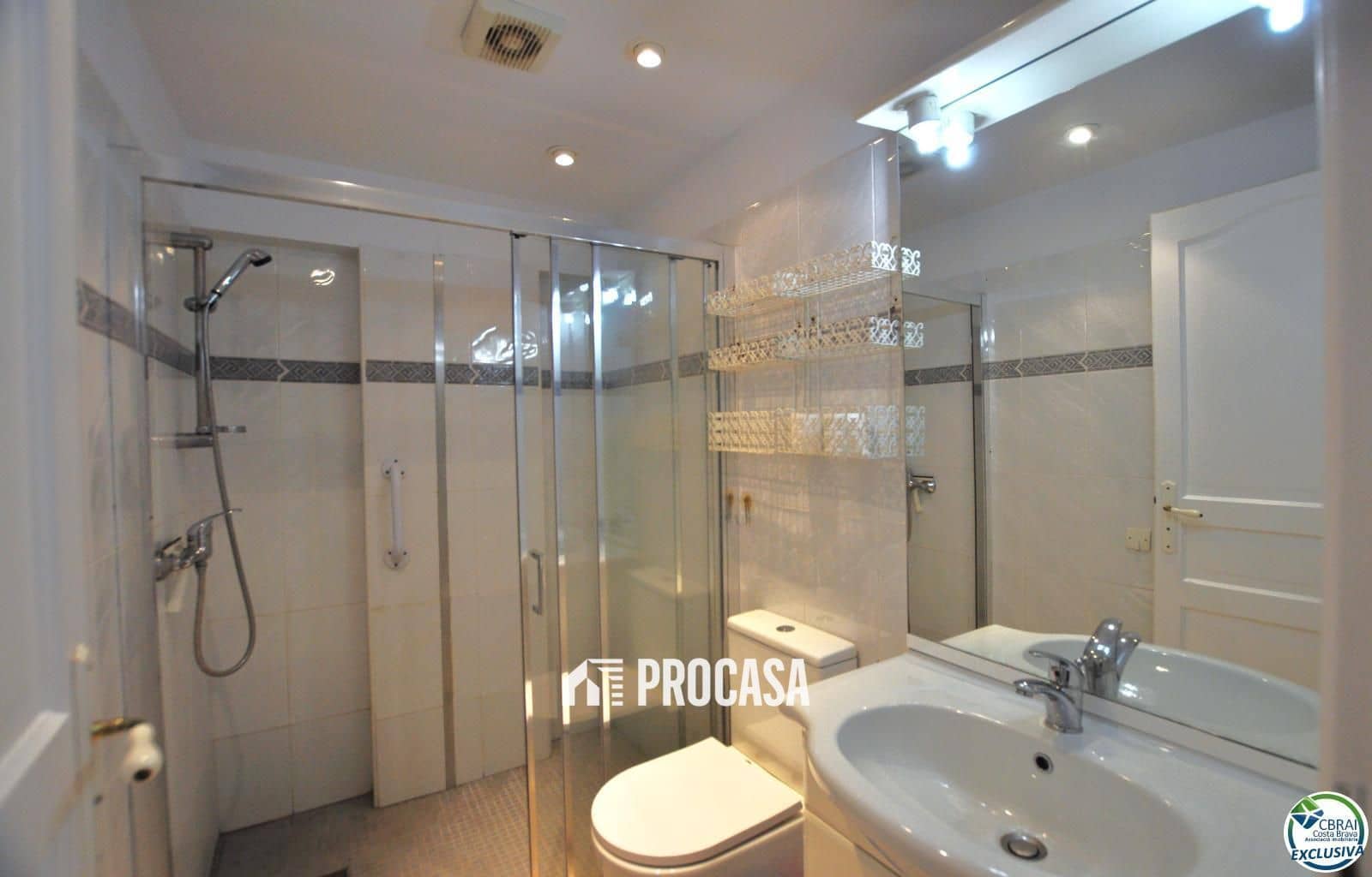 2 bedroom Villa for sale in Roses with garage - € 377,000 (Ref: 8989992)