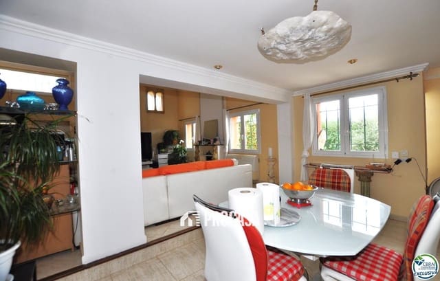 2 bedroom Villa for sale in Roses with garage - € 377,000 (Ref: 8989992)