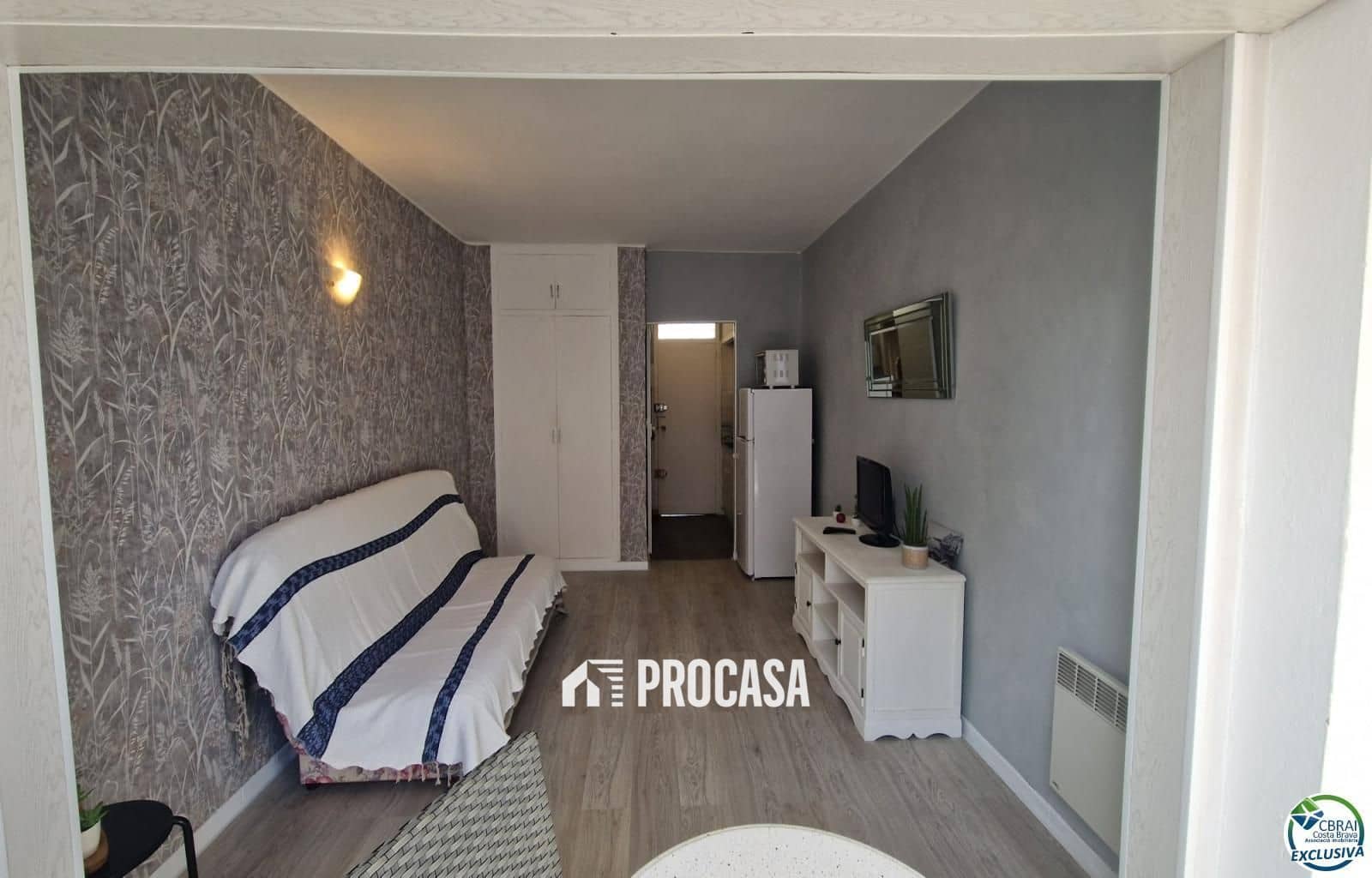 Flat for sale in Roses - € 112,000 (Ref: 8997323)