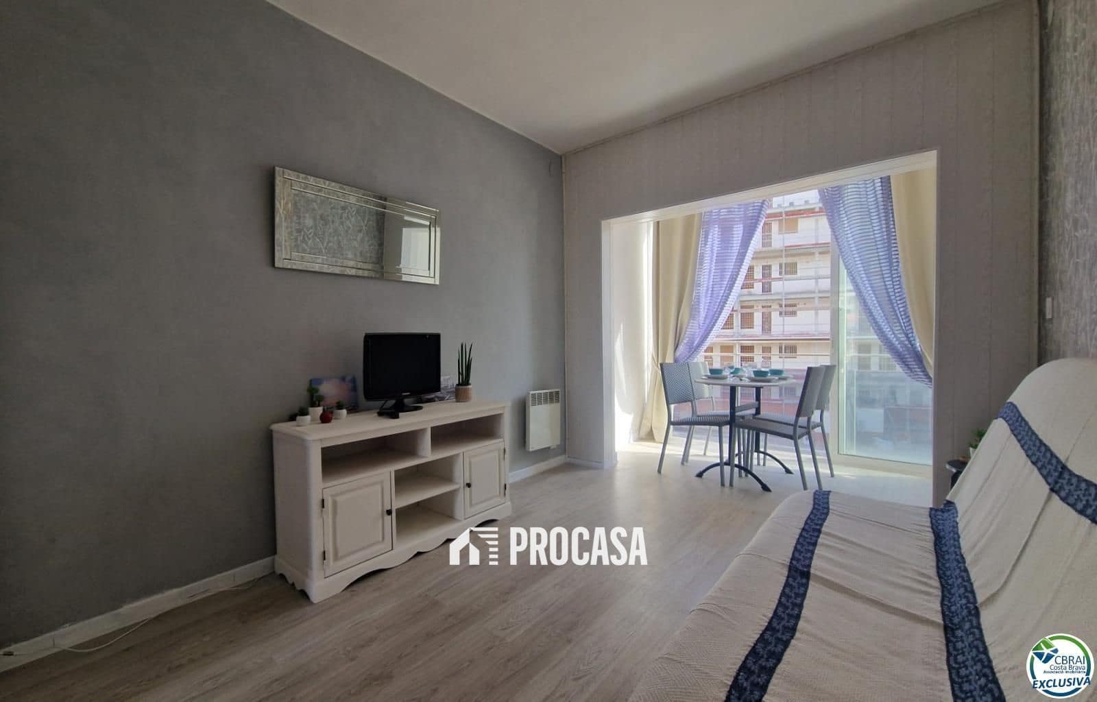 Flat for sale in Roses - € 112,000 (Ref: 8997323)