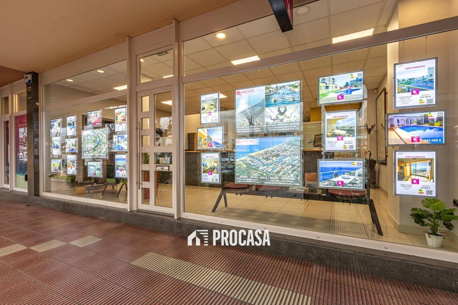 5 chambre Villa/Maison à vendre à Empuriabrava avec piscine garage - 470 000 € (Ref: 9003901)