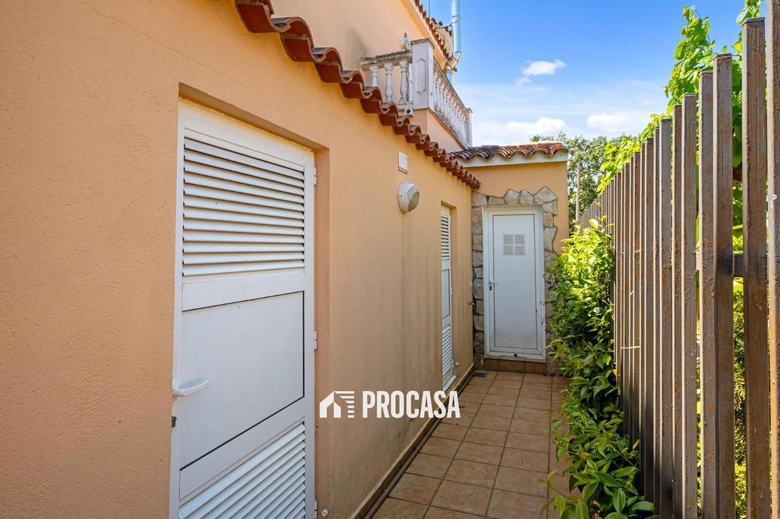 5 chambre Villa/Maison à vendre à Empuriabrava avec piscine garage - 470 000 € (Ref: 9003901)