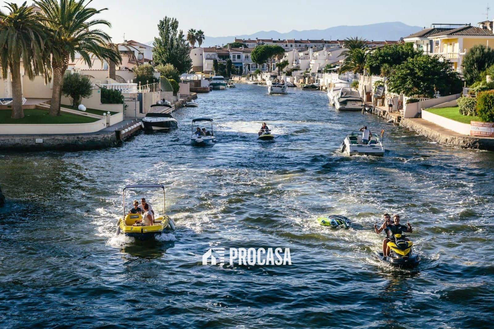 5 chambre Villa/Maison à vendre à Empuriabrava avec piscine garage - 470 000 € (Ref: 9003901)