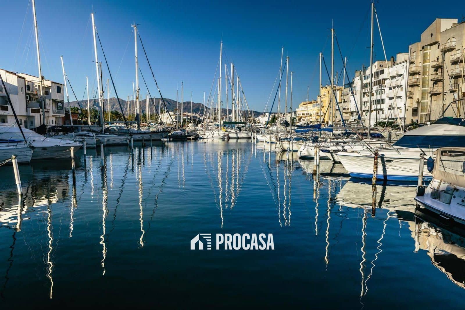 5 chambre Villa/Maison à vendre à Empuriabrava avec piscine garage - 470 000 € (Ref: 9003901)