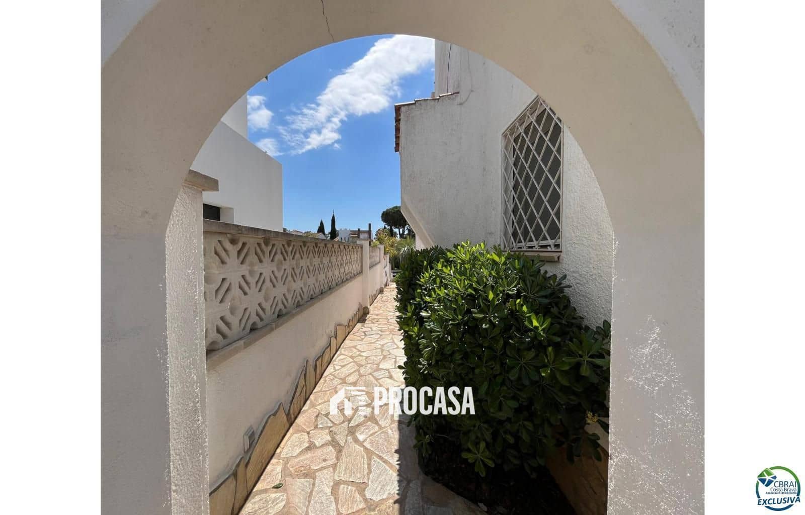 3 sypialnia Willa na sprzedaż w Empuriabrava z basenem garażem - 795 000 € (Ref: 9003902)